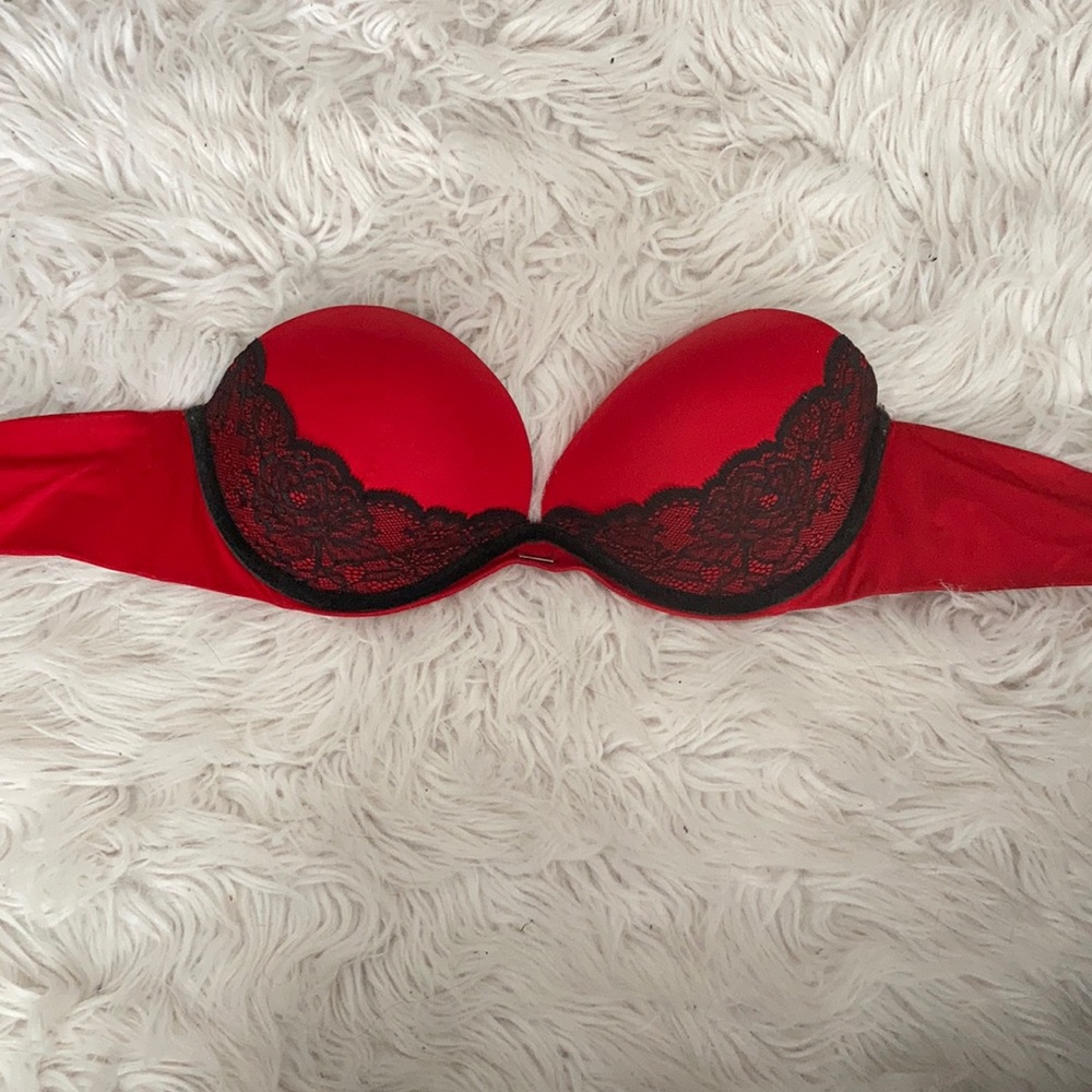 VICTORIA’S SECRET strapless bra
